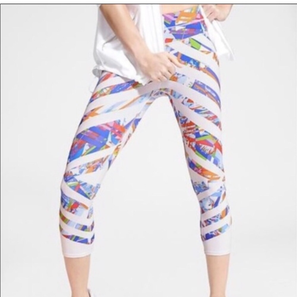 ATHLETA White Colorful Sonar Kaleidoscope Chevron Cropped Leggings Sz M